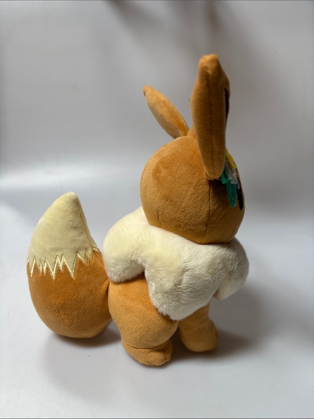 Pokémon Eevee Spring Flower Crown 8" Plush - Picture 5 of 7